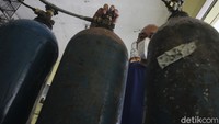 Dinas Kesehatan Daerah Istimewa Yogyakarta mengakui ketersediaan tabung oksigen di rumah sakit rujukan Covid-19 semakin menipis. 