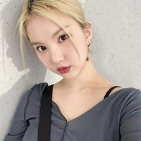 Eunha GFRIEND memiliki akun Instagram yang cukup sulit dibaca “rlo.ldl”. Username-nya berasal dari nama asli Eunha, yakni Eun Bi yang dibalikkan 90 derajat dan dapat dibaca sebagai “rlo” dan “ldl” dalam keyboard English. Foto: dok. Instagram rlo.ldl