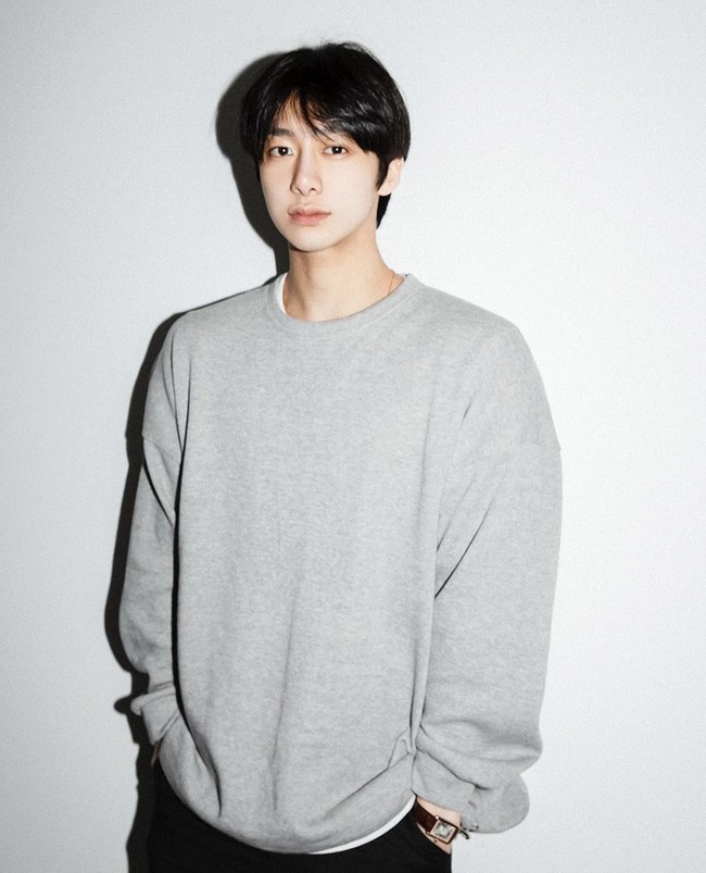 Hyungwon MONSTA X dikenal sebagai pemilik akun Instagram “coenffl”. Username itu merupakan gabungan nama keluarga ‘Chae’ dan panggilan yang didapatnya ‘Dooly’ karena memiliki pipi chubby semasa kecil. Foto: dok. Instagram coenffl