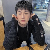 Hanse VICTON pun menggunakan plesetan untuk username untuk akun Instagram “dxhxnxe” yang sebenarnya tak terlalu sulit dipahami. Ia menggunakan nama lengkap Do Hanse, namun menggantikan huruf vokal dengan “x”. Foto: dok. Instagram dxhxnxe