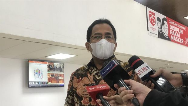 Sekjen DPR Indra Iskandar, di kompleks parlemen, Senayan, Jakarta, Rabu (23/6/2021).