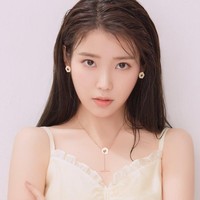 Posisi 7 ditempati IU. Solois berparas imut ini masuk salah satu pencarian teratas karena tahun ini ia merilis album ‘Lilac’ dan single digital ‘Strawberry Moon’. Foto: dok. Twitter