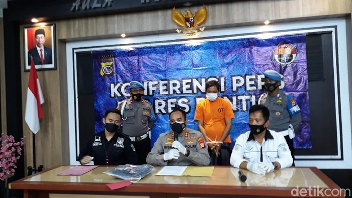 Jumpa pers kasus pria hajar polisi gegara tak terima diminta mengenakan masker saat di pasar, Bantul, Rabu (23/6/2021).