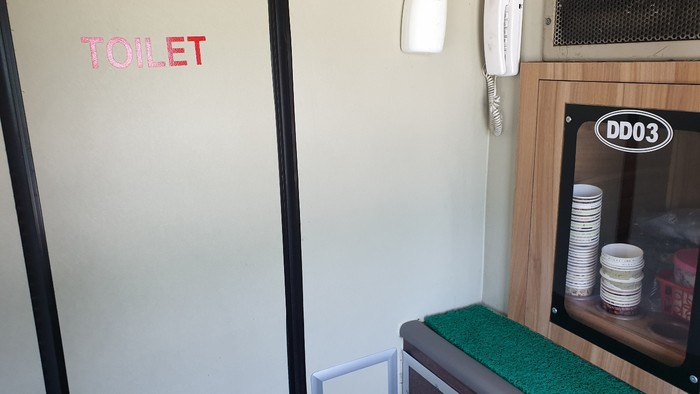Kenapa toilet bus hanya boleh digunakan saat bus berjalan?