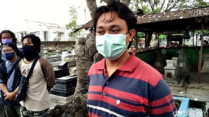 Kepala rumah belajar atau kuttab dekat TPU Cemoro Kembar, Pasar Kliwon, Solo, Wildan.