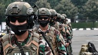  Para prajurit marinir tampak menjalankan protokol kesehatan dengan memakai masker dan menjaga jarak serta dites rapid antigen sebelumnya.