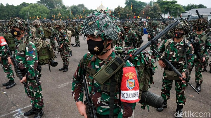 marinir Marinir Gelar Apel Kesiapan Latihan Armada Jaya
Apel gelar pasukan Korps Marinir TNI AL dalam latihan Armada Jaya digelar hari ini. Apel dipimpin Wakil Kepala Staf Angkatan Laut Laksdya Ahmadi Heri Purwono.