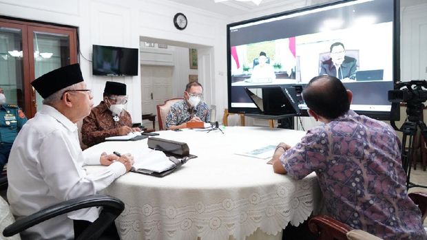 Ma'ruf Amin saat rapat terkait pembangunan di Papua