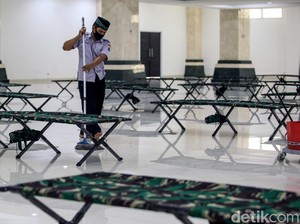 Pusat Isoter Masjid Hasyim Asyari Jakbar Mulai Diisi Pasien COVID