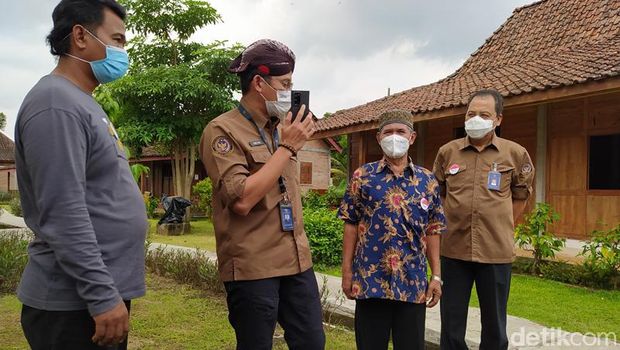 Menparekraf Sandiaga Uno di homestay Magelang