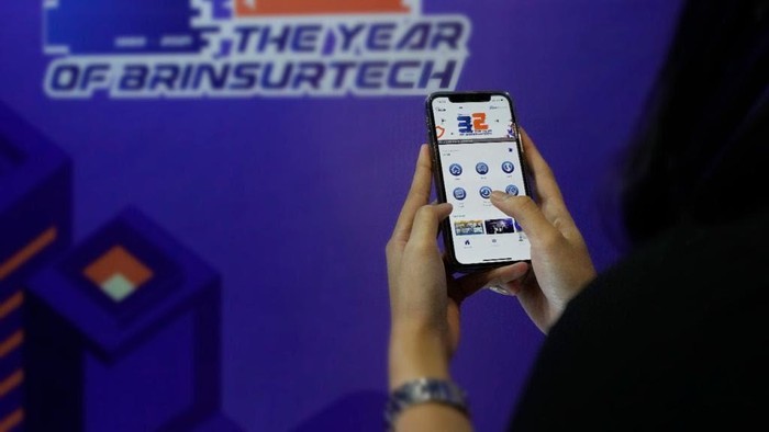 Pengguna asuransi BRI Insurance.