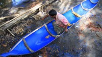 Sejak awal 2019 sampai sekarang mereka sudah memproduksi ratusan unit perahu drum bekas yang dijual seharga Rp 2,5 juta sampai Rp 5,5 juta per unit tergantung ukuran dan tingkat kesulitan dalam pembuatan.