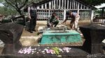 Masyarakat Bantu Perbaiki Makam yang Dirusak Bocah Solo