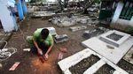 Masyarakat Bantu Perbaiki Makam yang Dirusak Bocah Solo