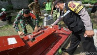 Kapolresta Solo, Kombes Ade Safri Simanjuntak, turut memantau pelaksanaan kerja bakti pagi ini.