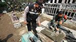 Masyarakat Bantu Perbaiki Makam yang Dirusak Bocah Solo