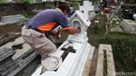 Masyarakat Bantu Perbaiki Makam yang Dirusak Bocah Solo