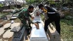 Masyarakat Bantu Perbaiki Makam yang Dirusak Bocah Solo