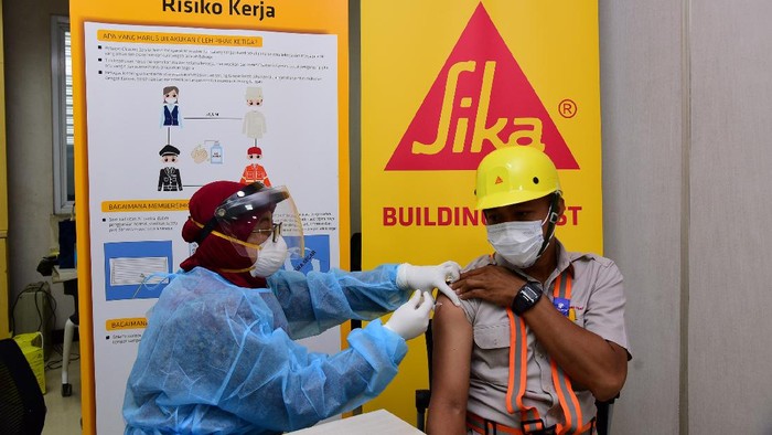 Demi mempercepat pemerataan vaksinasi nasional, sejumlah lembaga berpartisipasi mencegah penularan COVID-19 lewat Vaksinasi Gotong-royong.