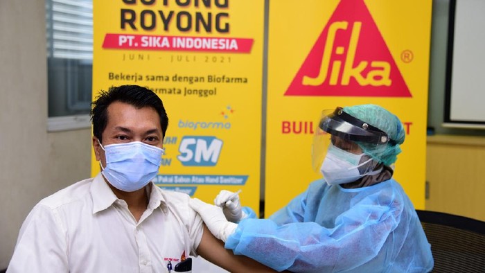 Demi mempercepat pemerataan vaksinasi nasional, sejumlah lembaga berpartisipasi mencegah penularan COVID-19 lewat Vaksinasi Gotong-royong.