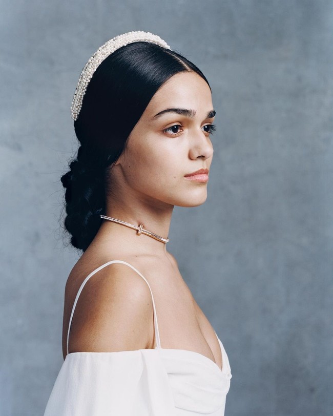 Untuk film versi live action dari animasi klasik yang dibuat pada 1938 tersebut, diakui sang sutradara bahwa Rachel Zegler dipilih karena suaranya yang powerful. Foto: dok. Instagram @rachelzegler