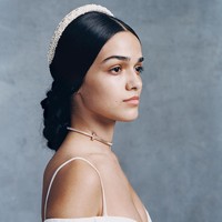 Untuk film versi live action dari animasi klasik yang dibuat pada 1938 tersebut, diakui sang sutradara bahwa Rachel Zegler dipilih karena suaranya yang powerful. Foto: dok. Instagram @rachelzegler