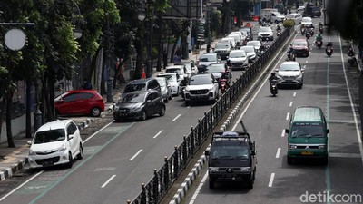 Rapid Antigen Drive Thru di Bandung Bikin Macet
