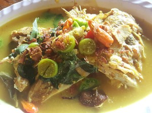 Resep Kepala Ikan Kakap Betawi Kuah Kuning yang Asam Segar