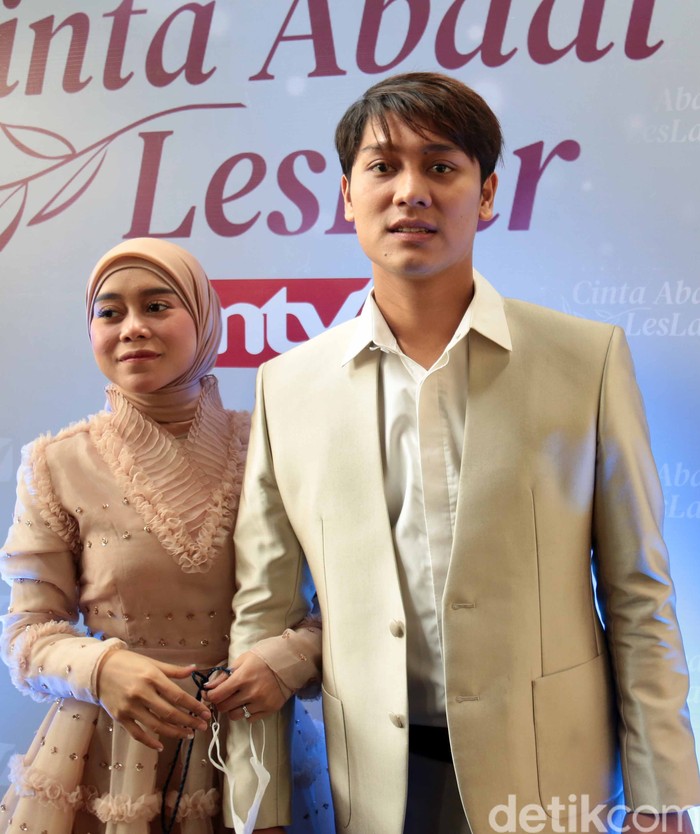 Rizky Billar dan Lesti Kejora Rizky Billar dan Lesti Kejora