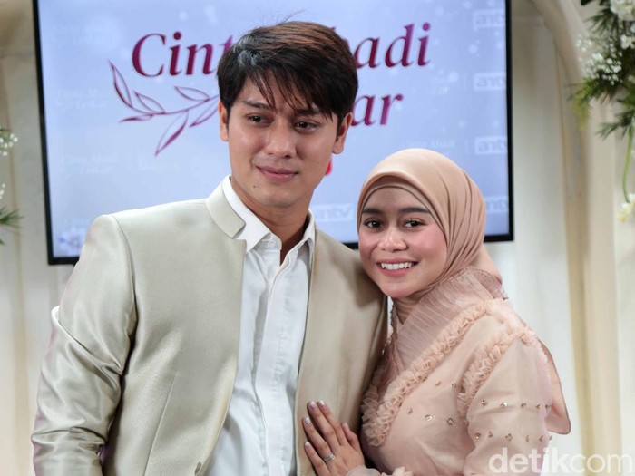 Rizky Billar dan Lesti Kejora Rizky Billar dan Lesti Kejora
