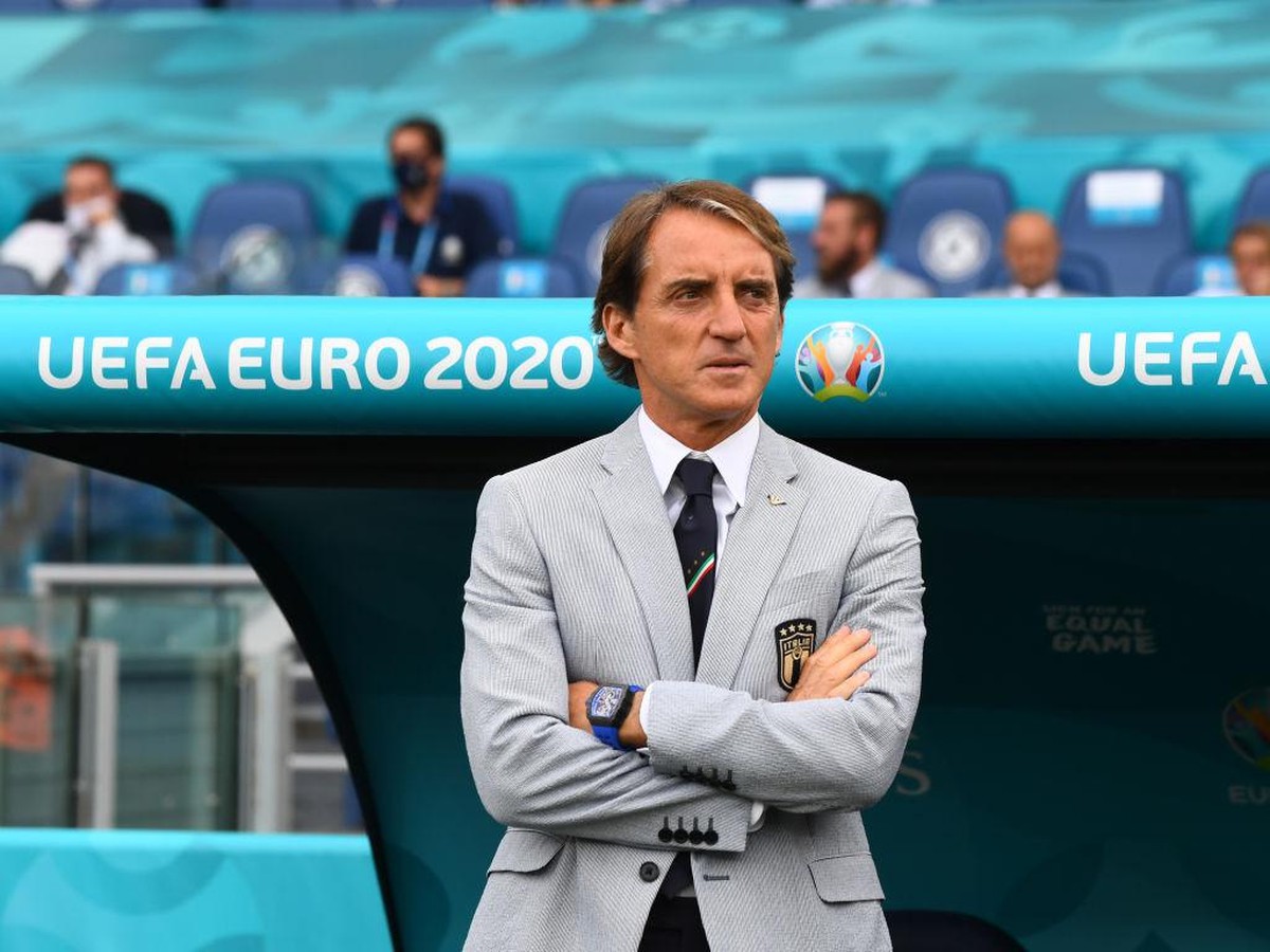 Roberto Mancini mempunyai jimat saat mengantarkan Italia juara Euro 2020. (Foto: Getty Images/Claudio Villa)