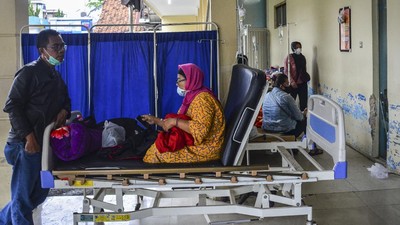 Ruang Isolasi RSUD Tasikmalaya Meluber ke Lorong
