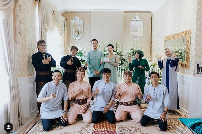 Inilah suasana di dalam rumah Zaskia Gotik dan Sirajuddin Mahmud, seorang pengusaha batubara asal Kalimanta Timur. Tampak ruangan hadir dalam nuansa klasik dengan wallpaper berwarna lembut. (Foto: Instagram/@zaskia_gotix)