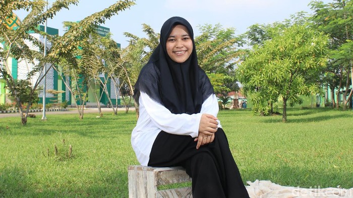 Salma Salsabila Firdausa murid MAN Insan Cendekia Pekalongan yang meraih nilai UTBK SBMPTN 2021 sempurna (dok. Pri)