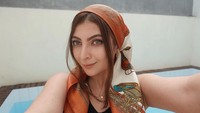 Dalam setiap foto yang diunggahnya, Sarah Keihl selalu tampil dengan dandanan paripurna. (Foto: dok. Instagram @sarahkeihl) 