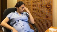 Tapi, di foto ini, Tata Janeeta masih dibikin mumet mencari inspirasi. Foto: dok instagram Tata Janeeta