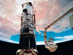 Lega, Teleskop Hubble Akhirnya Kirim Gambar Pertamanya