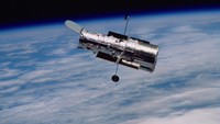 Serbuan Satelit Bikin Gambar Jepretan Hubble Makin Terganggu