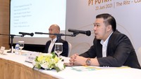 Direktur Yonathan Himawan Hendarto dan Direktur Utama Ariel Wibisono saat merilis laporan keuangan tahun 2020. Dalam laporan tersebut, perusahaan jasa transportasi ini mencatatkan kenaikan Laba Bersih sebesar 33,65%, dari Rp. 5.059 Miliar di tahun 2019 menjadi Rp 6.762 Miliar di tahun 2020. 