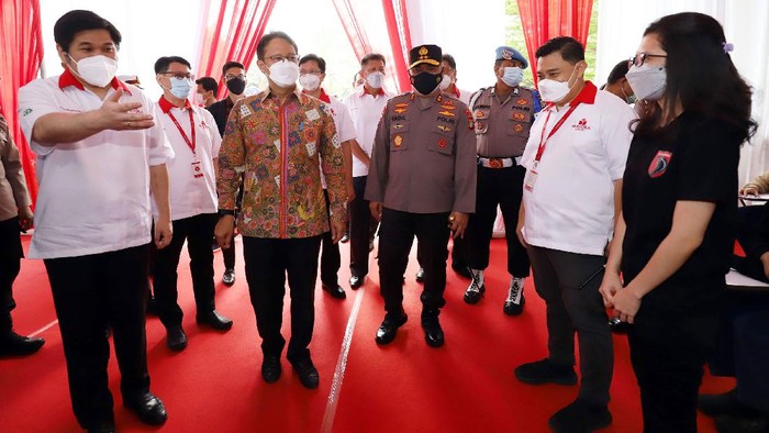 Vaksinasi Nasional Terus Digeber Demi Pencegahan Corona Berbagai lembaga terus menggenjot vaksinasi massal secara nasional kepada masyarakat demi mencanangkan program pemerintah untuk mencegah penyebaran COVID-19.