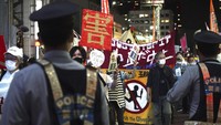 Oleh karena itu, tak sedikit warga yang menolak Olimpiade Tokyo 2020 tetap digelar di masa pandemi virus Corona seperti saat ini. AP Photo/Kantaro Komiya