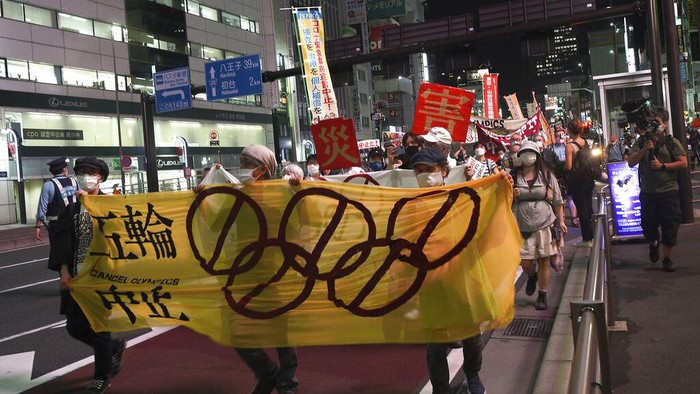 Aksi Tolak Olimpiade Tokyo Kembali Bergema di Jepang Penyelenggaraan Olimpiade Tokyo tinggal menghitung hari. Meski begitu, sejumlah warga kembali gelar aksi tolak pelaksanaan Olimpiade Tokyo imbas pandemi Corona.