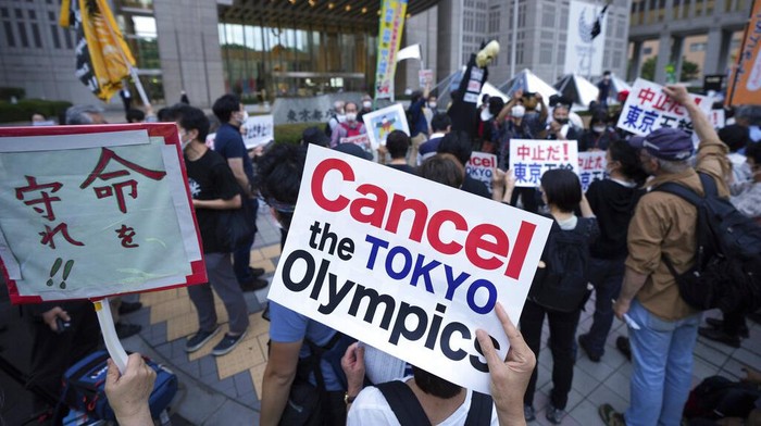 Aksi Tolak Olimpiade Tokyo Kembali Bergema di Jepang Penyelenggaraan Olimpiade Tokyo tinggal menghitung hari. Meski begitu, sejumlah warga kembali gelar aksi tolak pelaksanaan Olimpiade Tokyo imbas pandemi Corona.