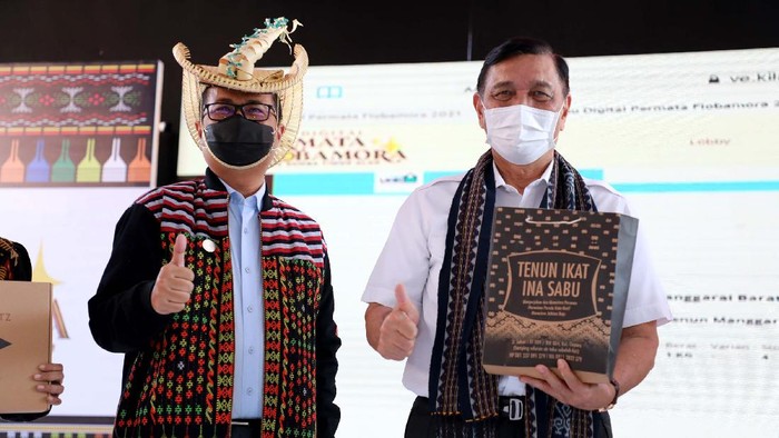 Bangkitkan UMKM NTT Lewat Digital KemenkomInfo bersama Telkom Indonesia, dan pemerintah daerah semangat untuk mengangkat ekonomi dan budaya NTT lewat pemanfaatan digital bagi UMKM.