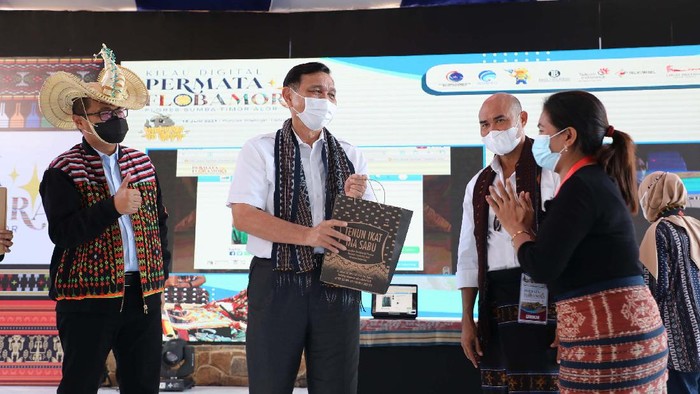 KemenkomInfo bersama Telkom Indonesia, dan pemerintah daerah semangat untuk mengangkat ekonomi dan budaya NTT lewat pemanfaatan digital bagi UMKM.