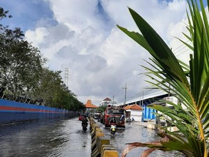 Banjir Rob Kembali Rendam Jalan Kalimas Surabaya, Ketinggiannya 40 Cm