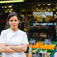 Ini chef yang seksi yang jadi sensasi di Instagram. Juru masak bernama Candida Batista itu sering melakukan pemotretan vulgar di dapur. Foto: dok. Instagram