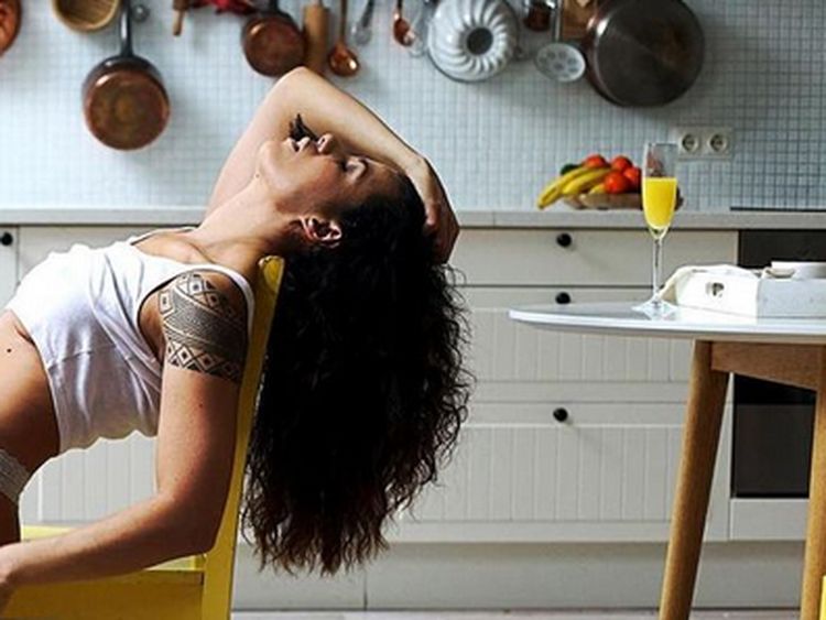7 Penampilan Chef Cantik yang Sering Pemotretan Seksi di Dapur