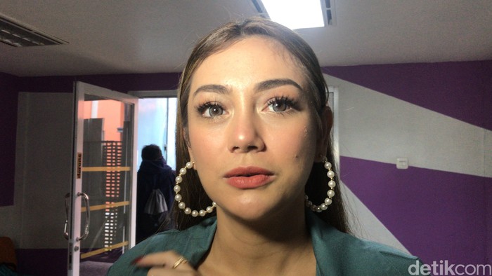 Celine Evangelista bicara soal status rumah tangganya