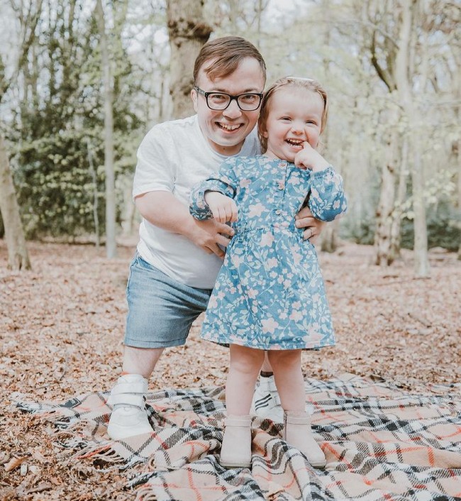 Inilah potret kompak James dengan putri pertamanya yang masih balita.  Foto: dok. Instagram